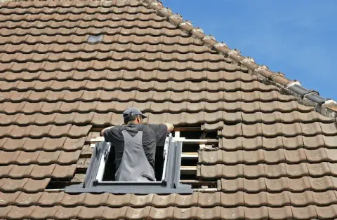 Pose de velux - Souligné-sous-Ballon